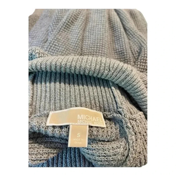 Michael Kors Women’s Small Oversized Gray Waffle Knit Turtleneck Sweater - Picture 4 of 4